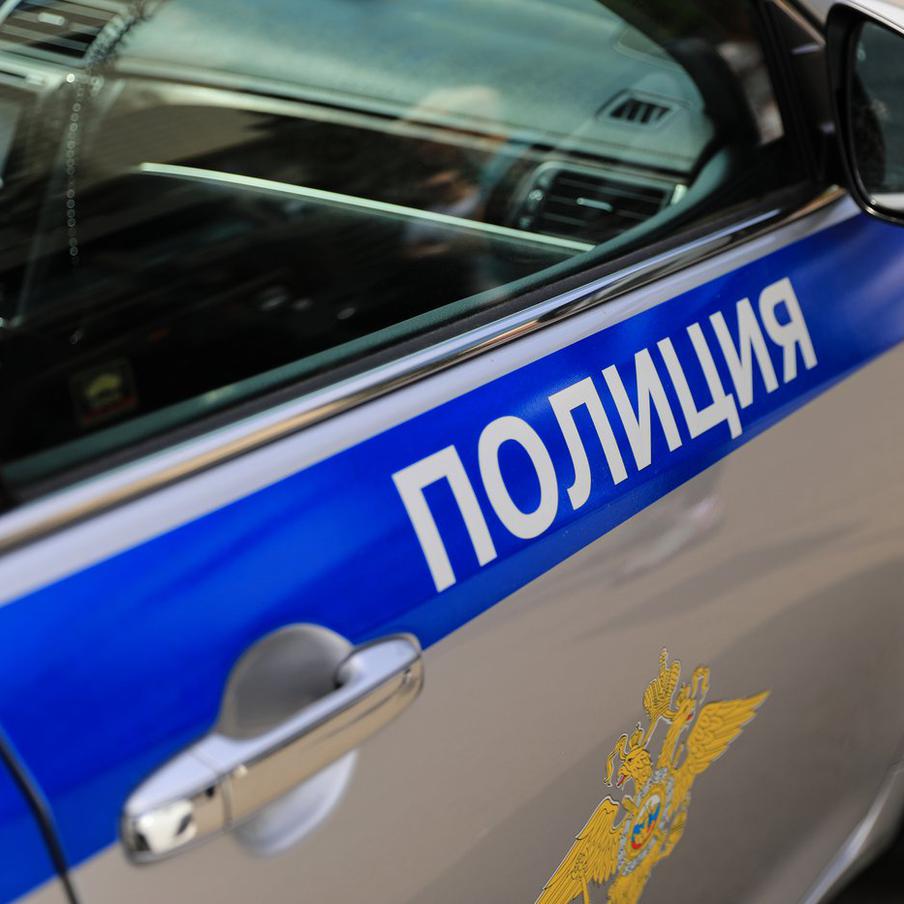 В красноярской школе пять человек пострадали при нападении ученицы. В одной из школ Красноярска произошёл инцидент: ученица восьмого класса напала на своих одноклассников, в результате чего пострадали пять несовершеннолетних