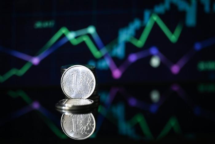 Курс рубля ожидает падение, но время для покупки валюты ещё есть