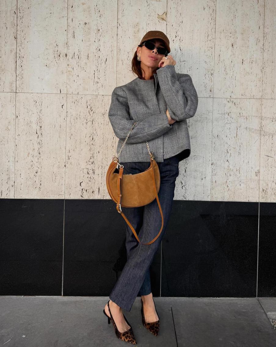 Джинсы индиго – комфортный вариант для офиса.