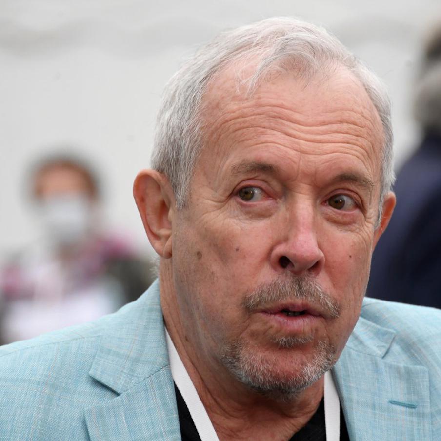 В документах по делу Эпштейна всплыло имя Андрея Макаревича*. В опубликованных американским минюстом материалах по делу финансиста Джеффри Эпштейна обнаружено упоминание российского музыканта, связанное с событиями начала 2010-х годов