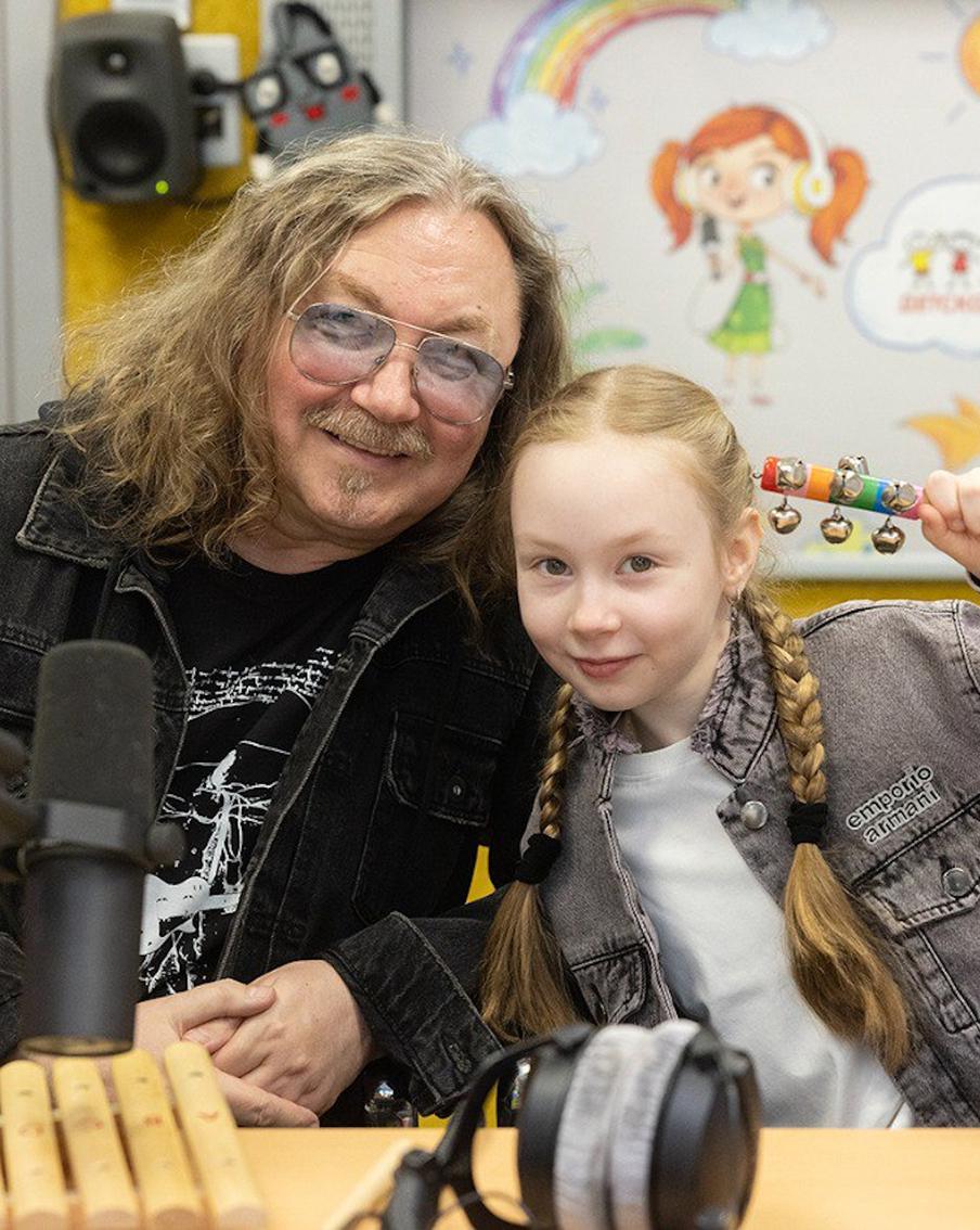 Дочь Игоря Николаева сочинила хит на качелях и раскрыла папин детский секрет