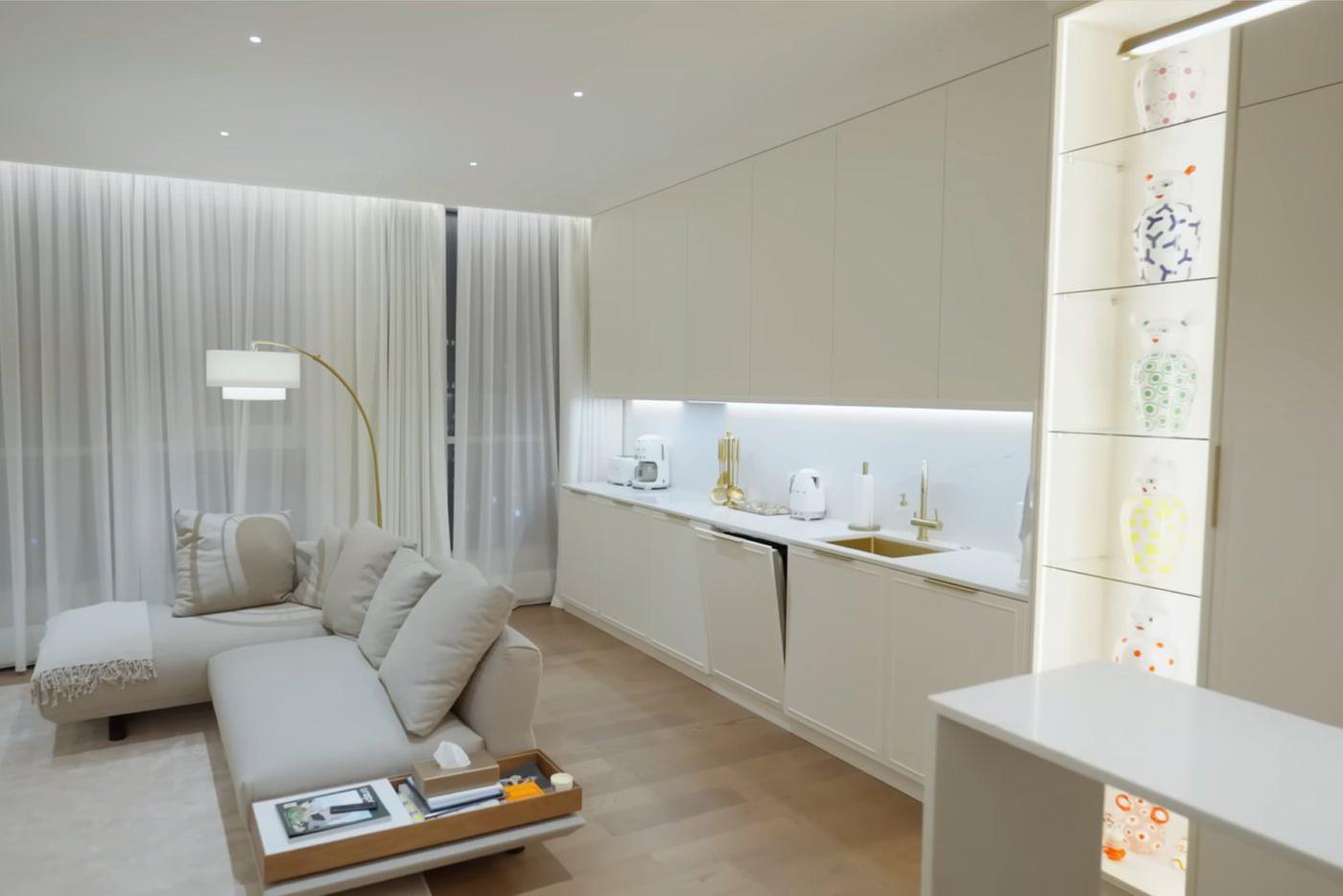 Вид на кухню.