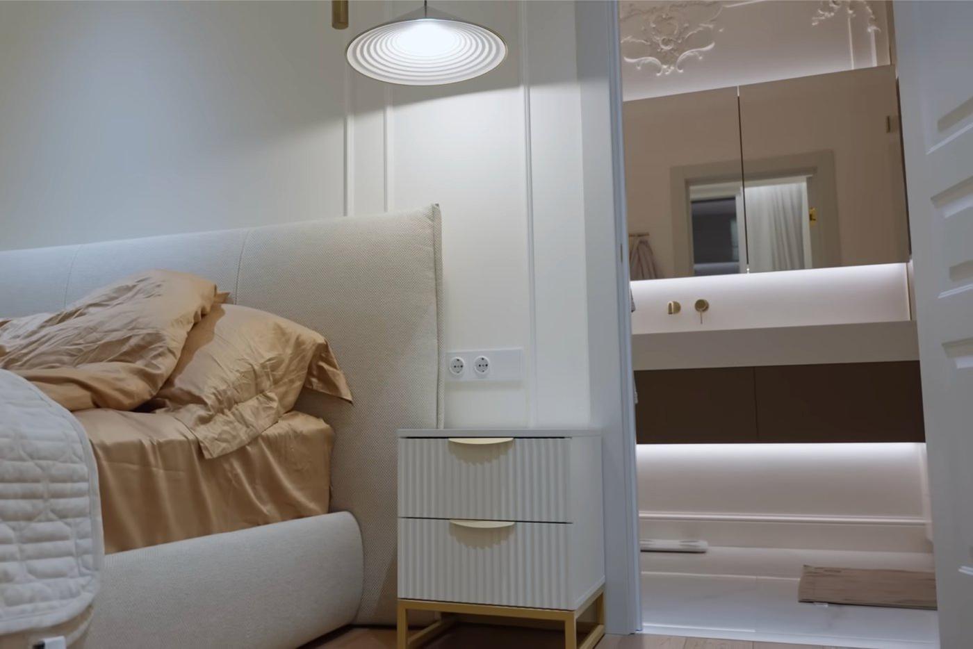 Вход в хозяйский санузел.