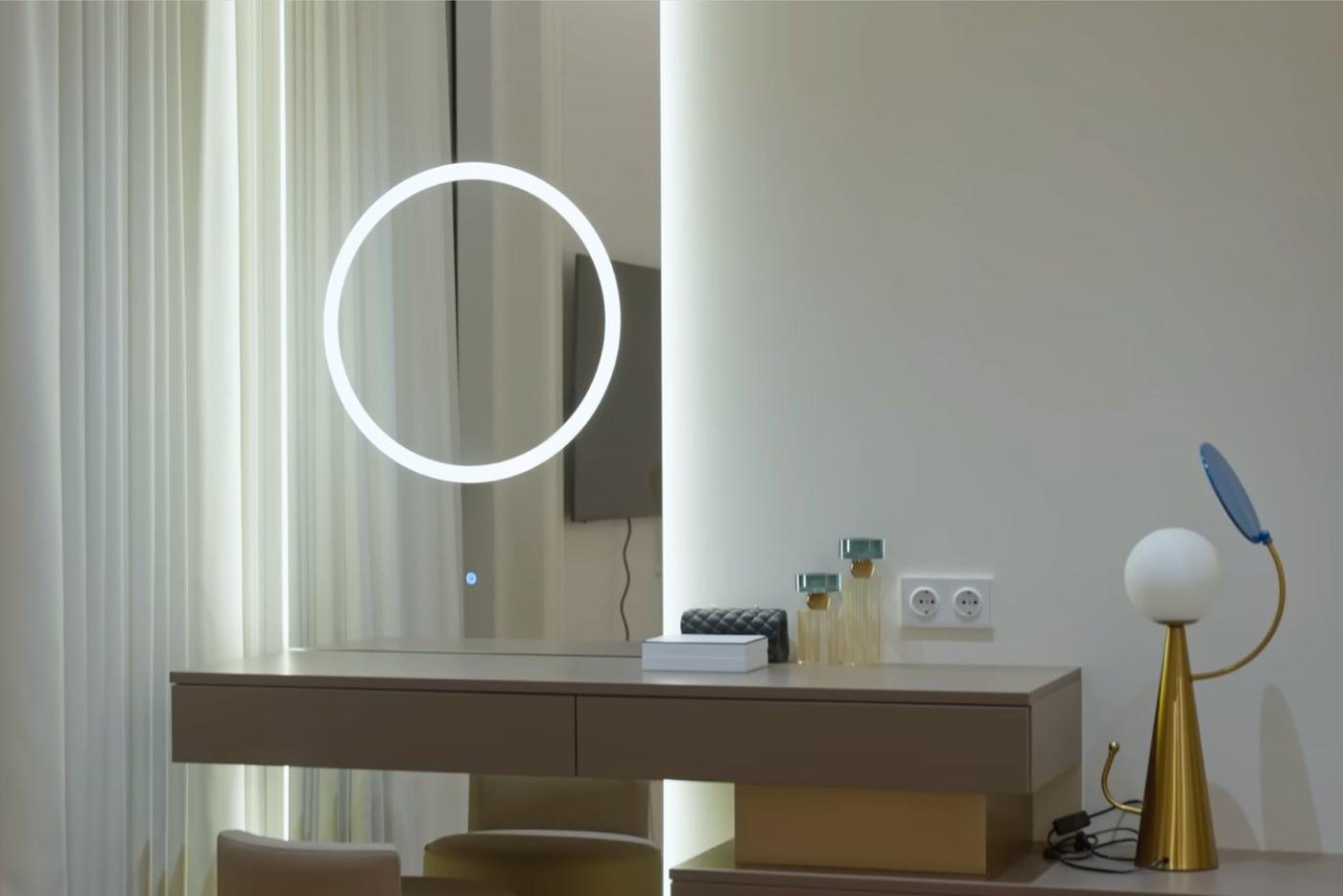 Туалетный столик в спальне.