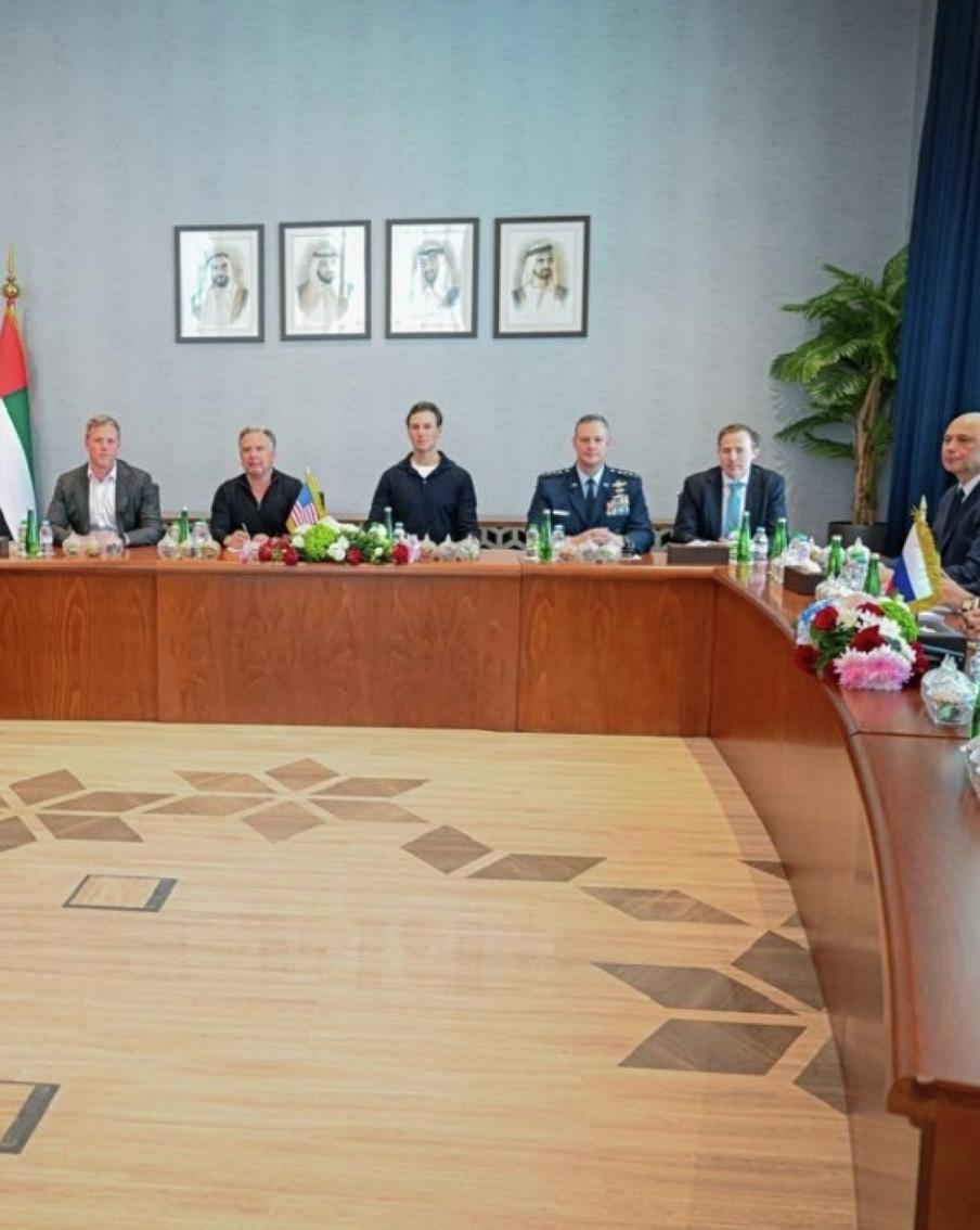 В Абу-Даби второй день идут закрытые переговоры по Украине. Формат встреч в столице ОАЭ остаётся закрытым – участники продолжают обсуждение без доступа прессы и официальных комментариев