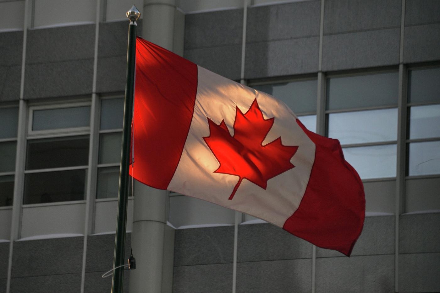 В посольстве Канады объяснили прекращение выдачи виз в России
