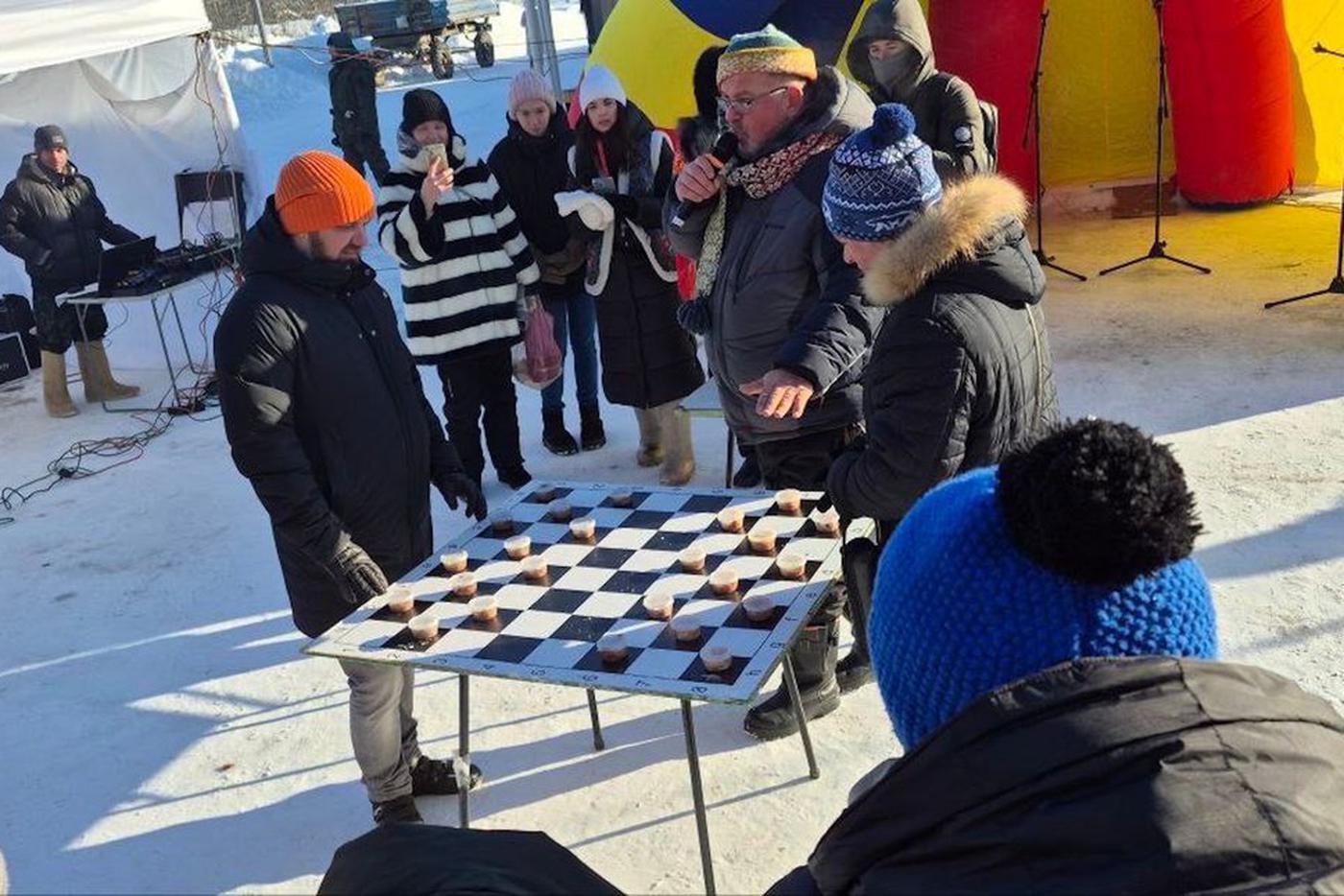 На фестивале даже шахматы были из холодца. 