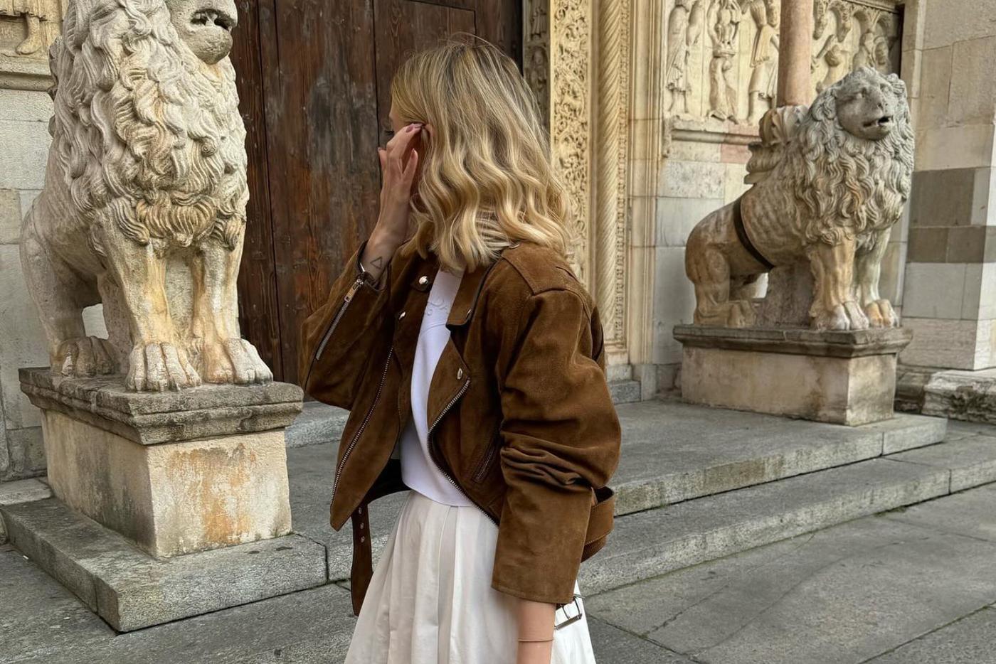 Самые модные вещи из замши и как их носить в 2026 году