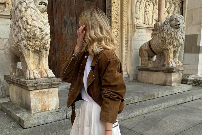 Самые модные вещи из замши и как их носить в 2026 году