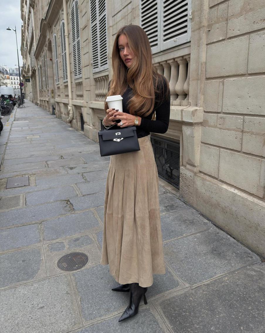 Такая юбка станет отличной инвестицией в гардероб в стиле "тихой роскоши".