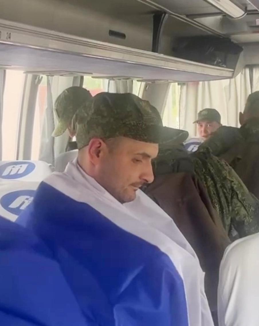 В Россию из украинского плена вернулись 157 военнослужащих. Москва провела очередной обмен пленными с Киевом – на родину вернулись более полутора сотен российских бойцов, а также мирные жители приграничного региона