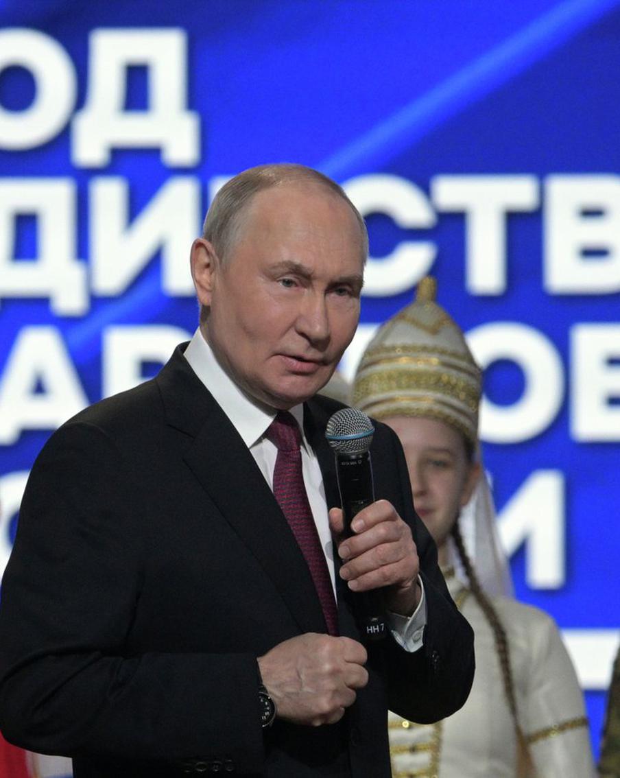 Путин дал старт Году единства народов России на всероссийском марафоне. Президент подчеркнул, что сплочённость многонациональной страны остаётся ключевой силой России и основой её побед, независимо от веры и происхождения людей