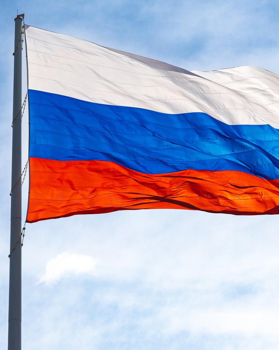 Российский флаг вывесили во время матча сборных США и Чехии на Олимпиаде