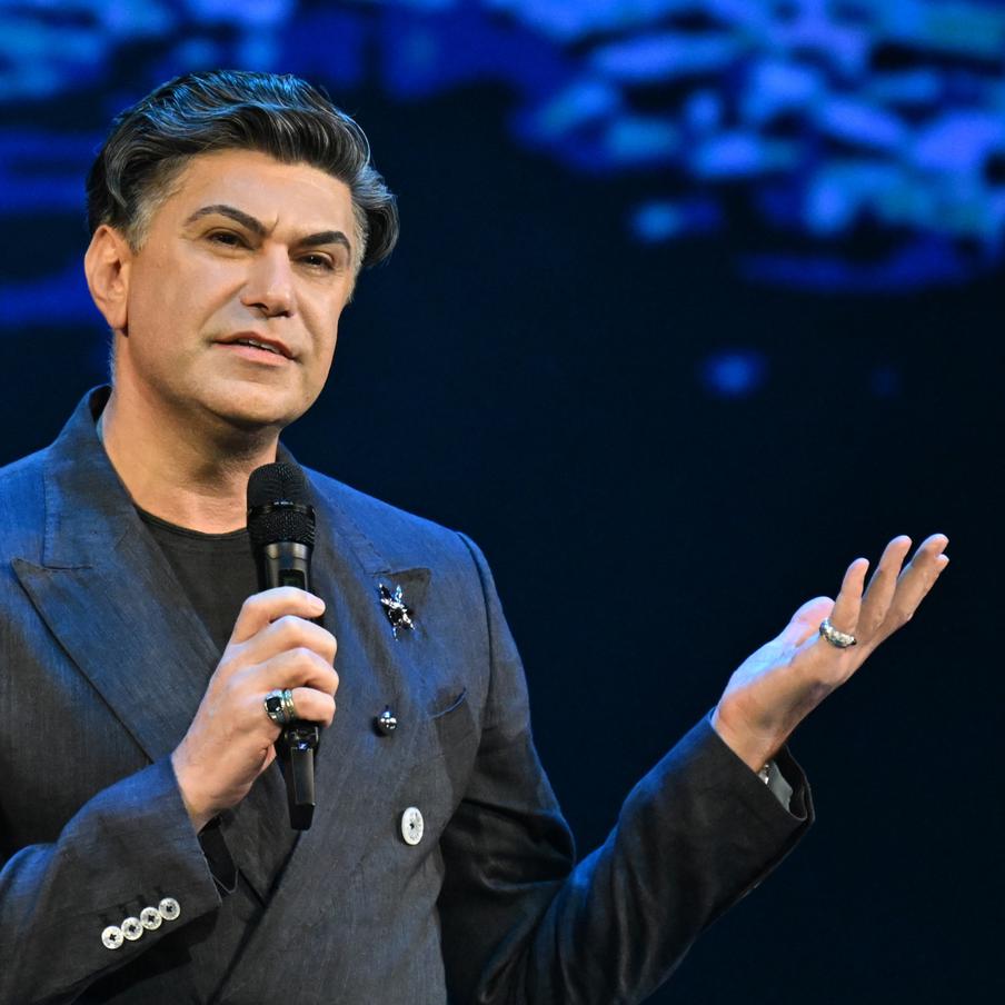 Цискаридзе выступил за введение официального дресс-кода в театрах. Народный артист России считает, что внешний вид зрителей в культурных учреждениях должен регулироваться отдельными правилами и отражать уважение к сцене и окружающим