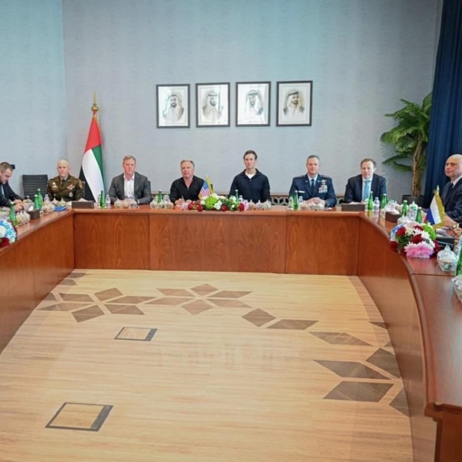 Выработка мирного документа по Украине может занять не менее полутора месяцев. По словам источника ТАСС, подготовка соглашения потребует времени из-за множества этапов и необходимости согласования всех кардинальных разногласий между сторонами