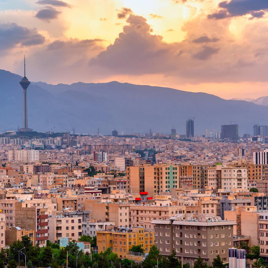 Американцев призвали немедленно покинуть Иран. "Виртуальное посольство" США в Иране обратилось к гражданам страны с призывом покинуть республику или обеспечить себе безопасность, запасы еды, воды и медикаментов