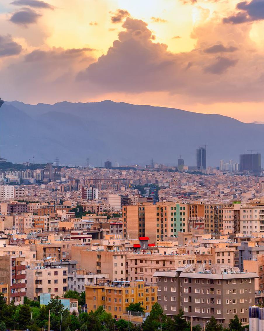 Американцев призвали немедленно покинуть Иран. "Виртуальное посольство" США в Иране обратилось к гражданам страны с призывом покинуть республику или обеспечить себе безопасность, запасы еды, воды и медикаментов