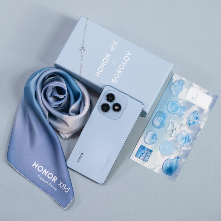 Коллекция выполнена в воздушных голубых тонах. 