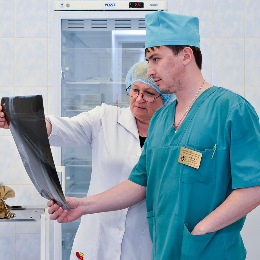 Переживший покушение генерал Алексеев пришёл в сознание. По информации источника издания "Ъ", заместитель начальника ГРУ Владимир Алексеев, на которого было совершено покушение 6 февраля, успешно перенёс операцию. С предыдущего дня он находился в состоянии медикаментозной комы