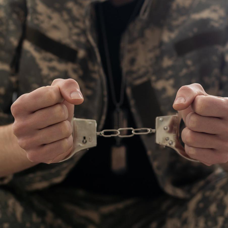 Предполагаемый исполнитель покушения на генерал-лейтенанта Алексеева задержан. В Дубае был задержан предполагаемый киллер, который пытался убить генерал-лейтенанта Владимира Алексеева. Сейчас его транспортируют в Россию для выяснения обстоятельств покушения