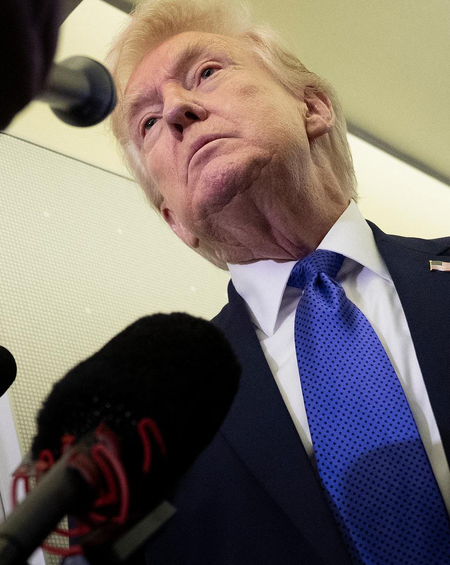 Президент США отказался извиняться за расистское видео в адрес одного из экс-президентов