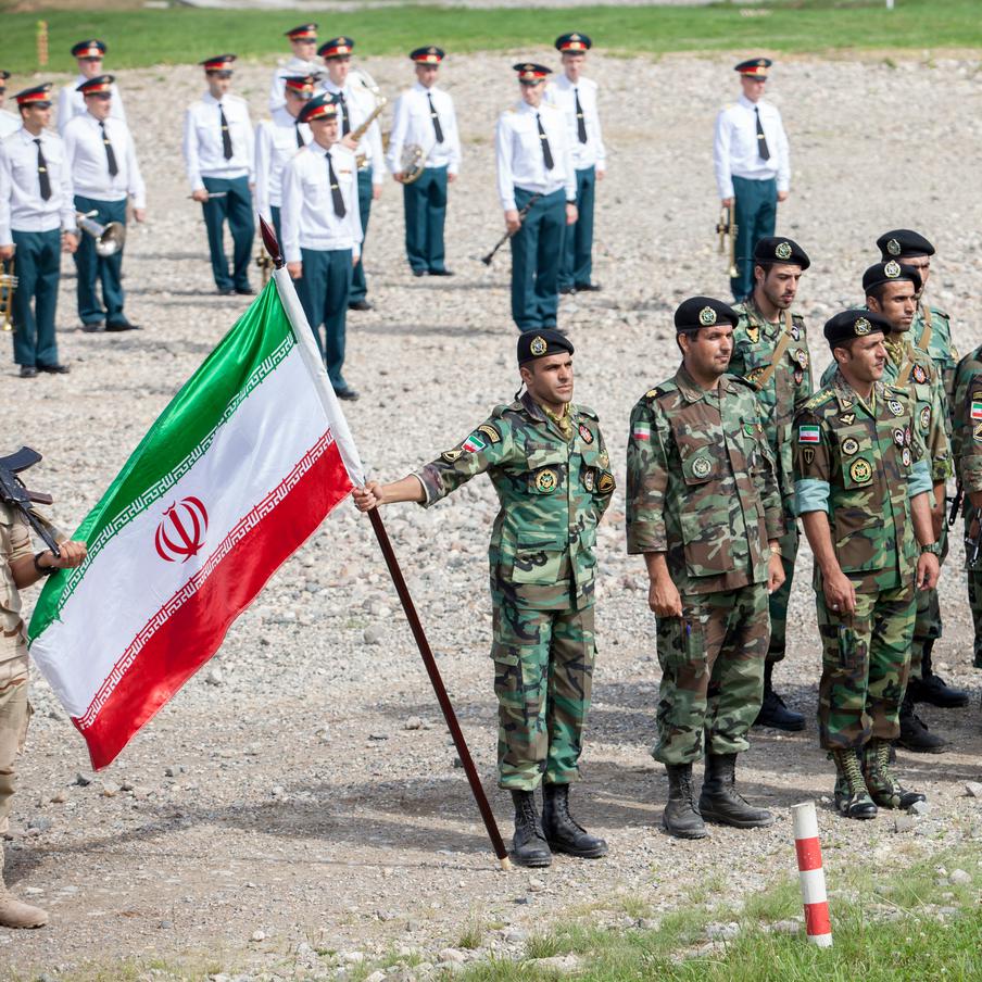 Власти Ирана пригрозили США ударами по американским базам на Ближнем Востоке. В случае попытки нападения США на Иран военные страны нанесут сокрушительный удар по территории американских военных баз в зоне Персидского залива