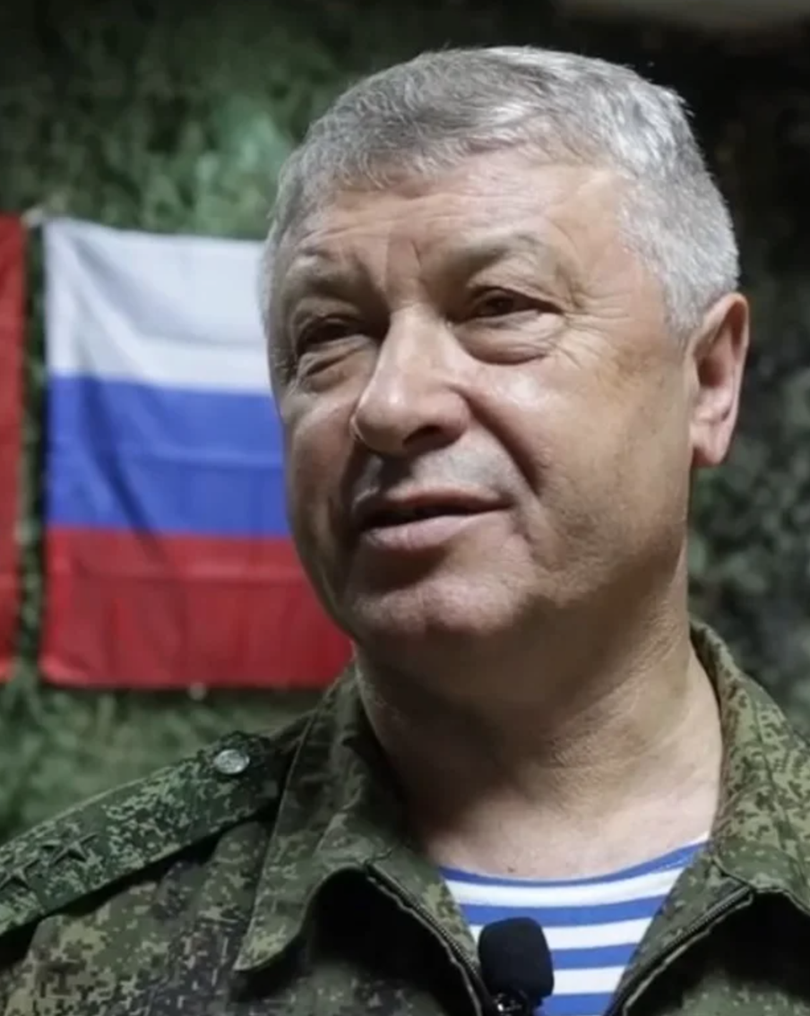 Исполнителя покушения на генерала Алексеева задержали в Дубае. В связи с покушением на первого заместителя начальника Главного управления Генерального штаба Вооружённых Сил Российской Федерации Владимира Алексеева были задержаны двое подозреваемых. Федеральная служба безопасности (ФСБ) России сообщает о поимке предполагаемого исполнителя преступления и его сообщника