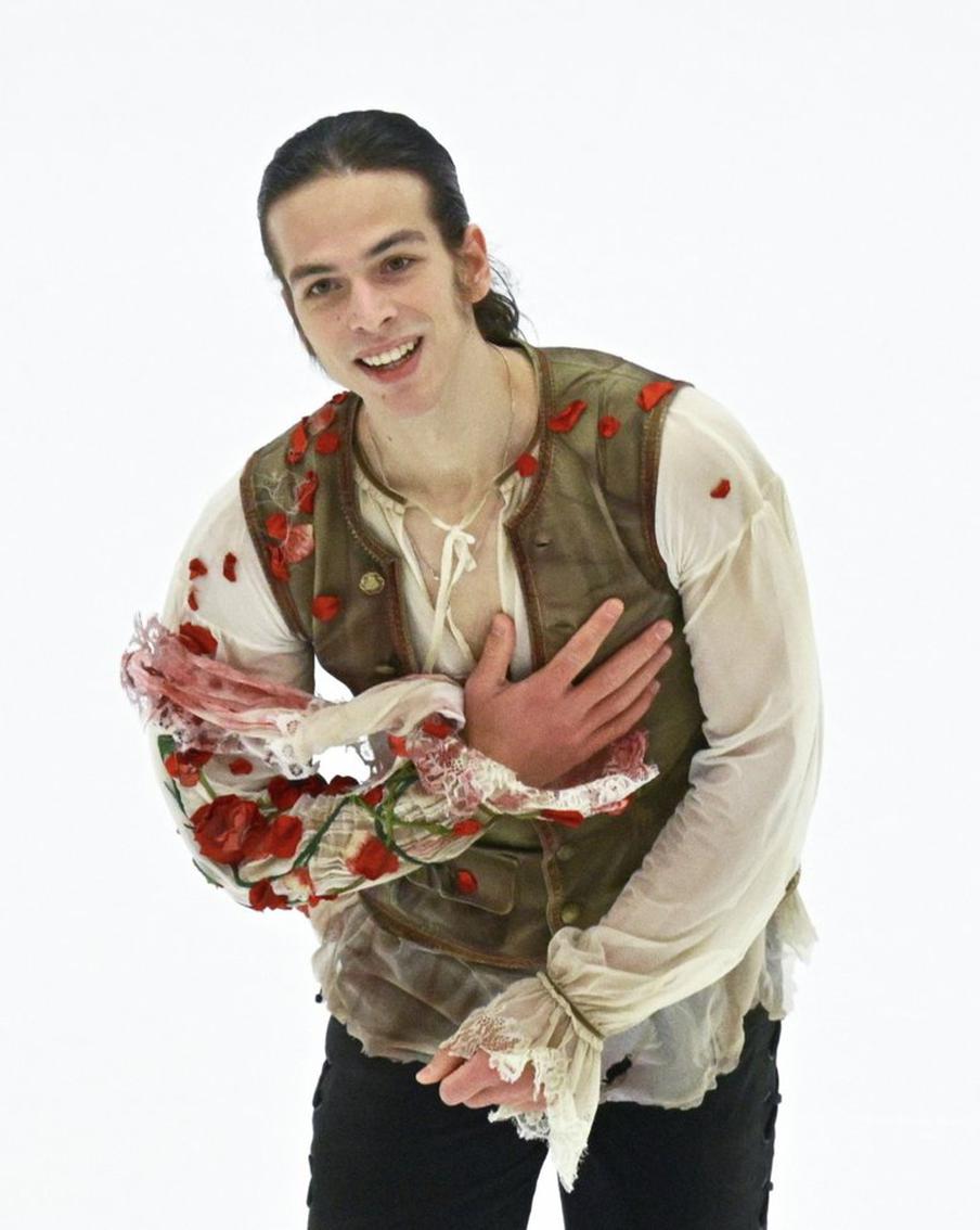 Российскому фигуристу в Италии запретили выступать под музыку из "Парфюмера". Организаторы зимней Олимпиады в Италии запретили россиянину Петру Гуменнику выступать в короткой программе под музыку из фильма "Парфюмер". В итоге композицию пришлось заменить