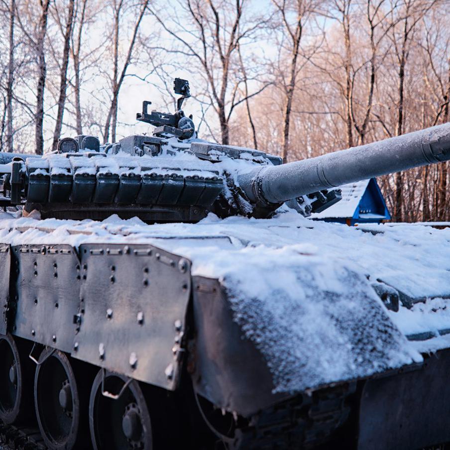 В "Ростехе" объяснили, почему у России не закончатся танки. В недавнем интервью ТАСС Бекхан Оздоев, индустриальный директор кластера вооружений госкорпорации "Ростех" и член Бюро Союза машиностроителей, рассказал о том, как российская армия непрерывно пополняется новыми и модернизированными танками