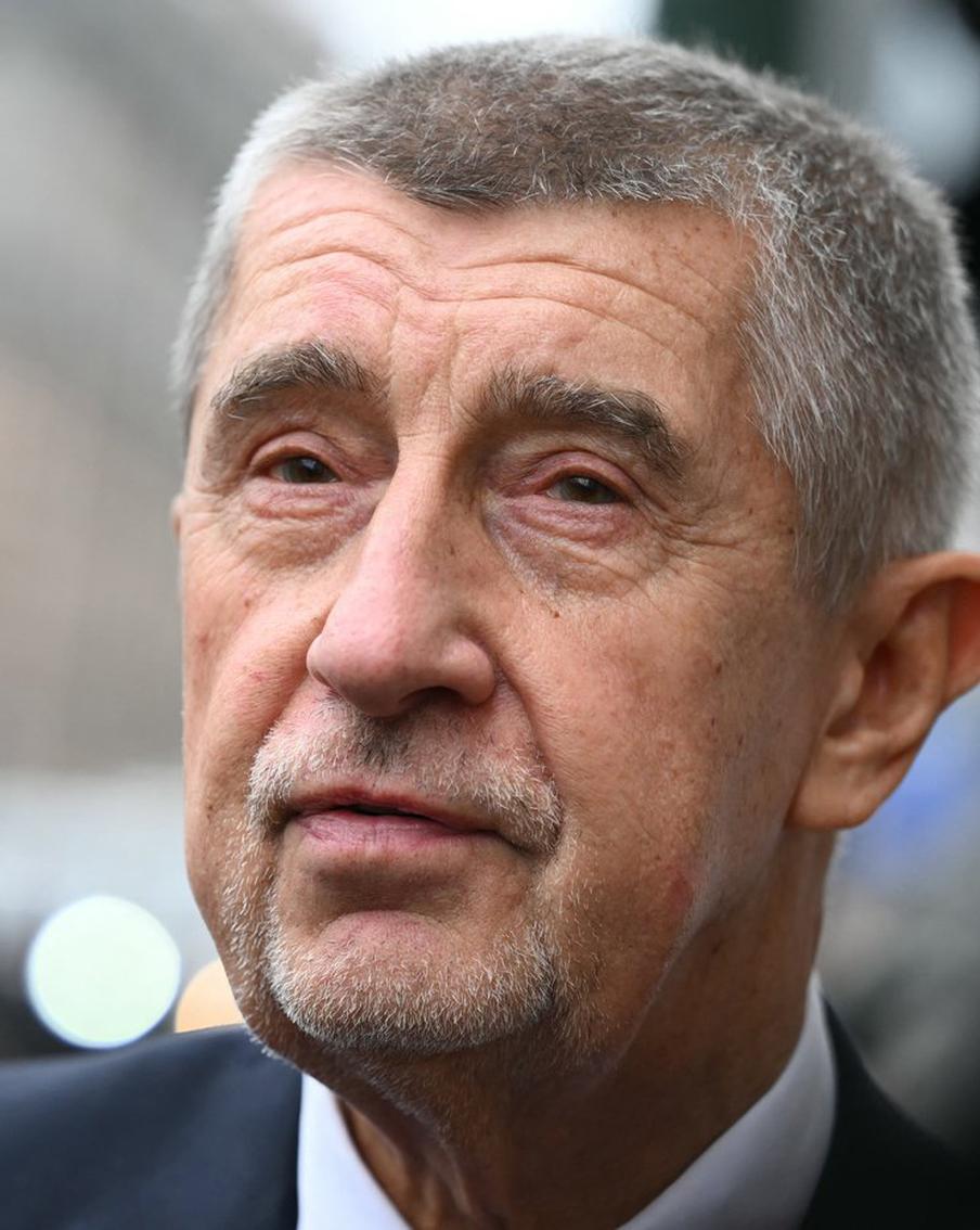 В Чехии заявили, что мир на Украине мог быть достигнут сразу после начала СВО. Премьер-министр Чехии Андрей Бабиш заявил, что мирное соглашение между Россией и Украиной могло быть достигнуто уже весной 2022 года, но этому помешали другие страны