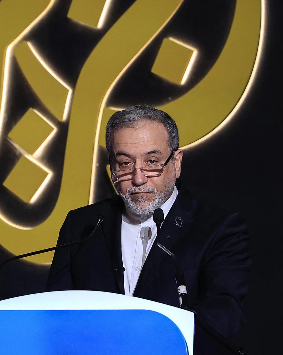 Власти Ирана продолжат обогащать уран несмотря на угрозы администрации Трампа. Иранские власти отказались идти на уступки американским властям и прекращать обогащение урана даже под угрозой конфликта с США