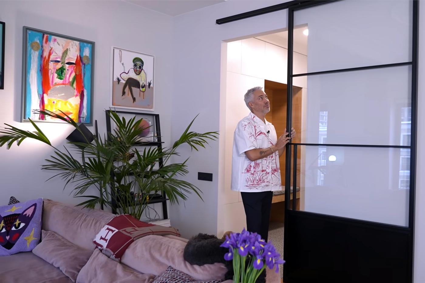 Раздвижная дверь.