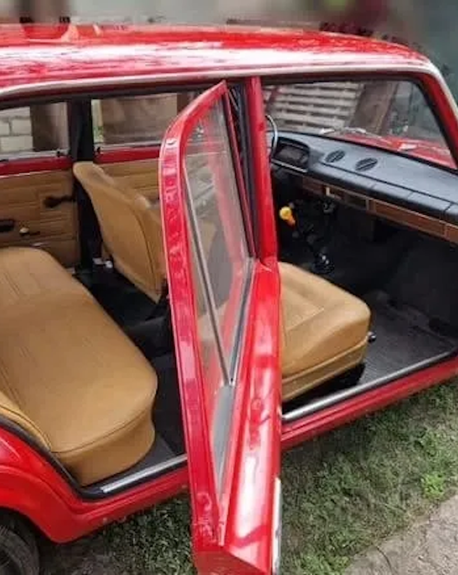 "Копейка" за миллион: сын подарил отцу машину, о которой тот мечтал 45 лет