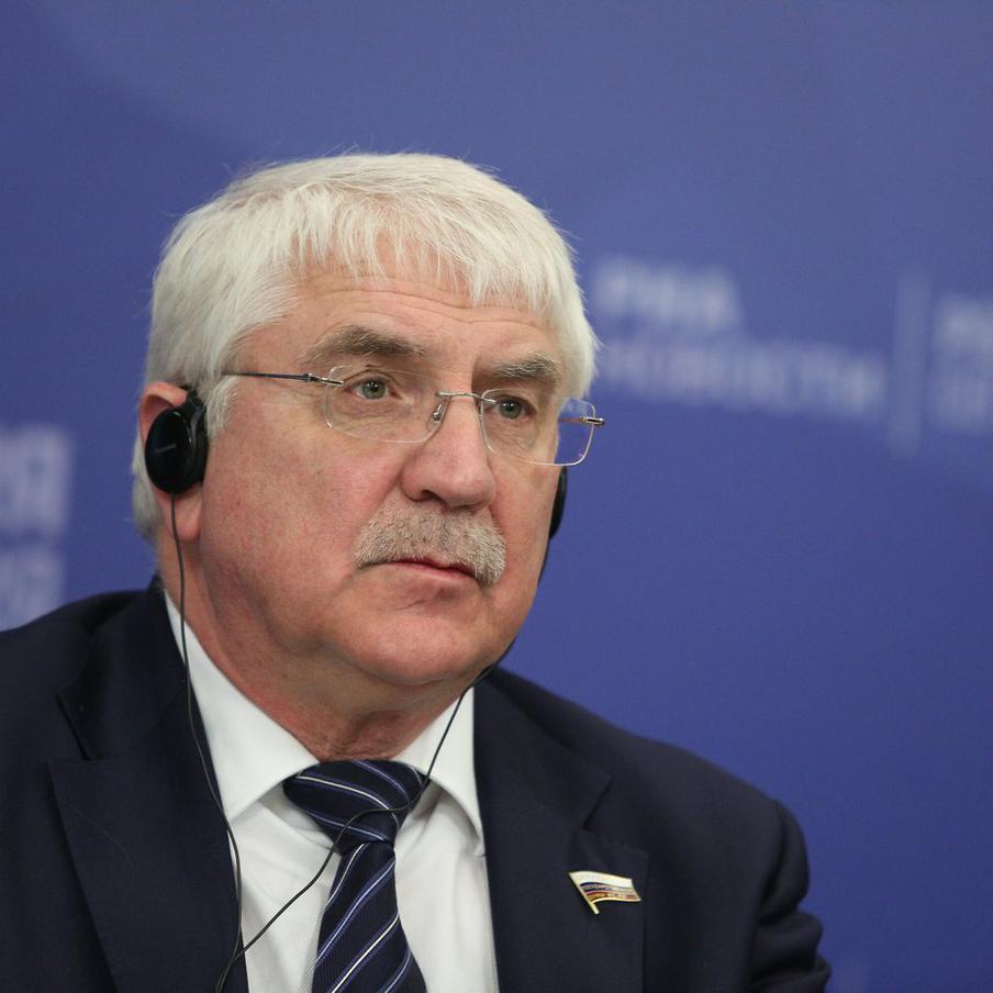 Чепа: Зеленский хочет встречи с Путиным, чтобы ввести украинцев в заблуждение. Алексей Чепа, первый заместитель председателя комитета Госдумы по международным делам, высказал мнение, что встреча Владимира Зеленского с Владимиром Путиным нецелесообразна, если её целью является дезинформация украинской общественности