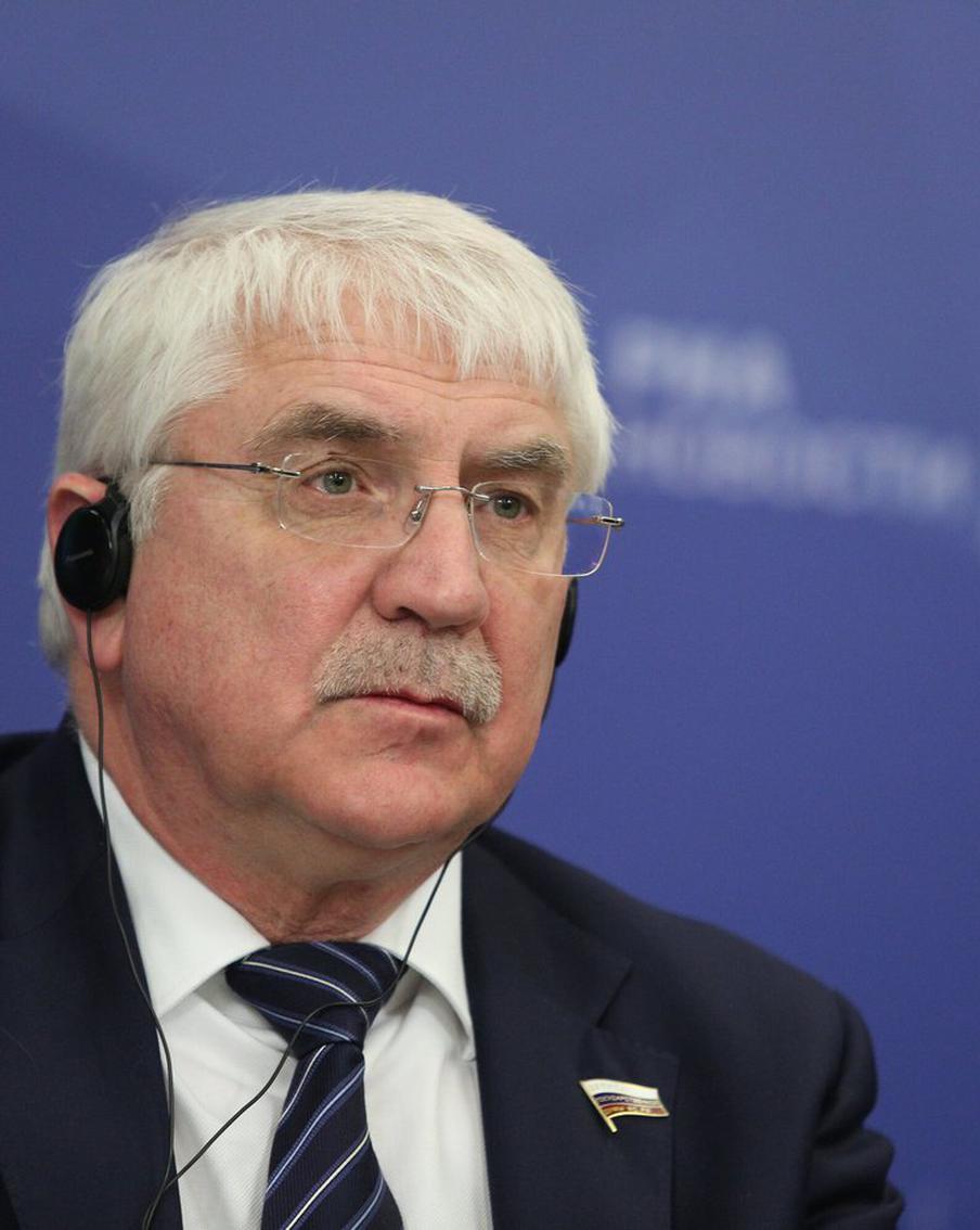 Чепа: Зеленский хочет встречи с Путиным, чтобы ввести украинцев в заблуждение. Алексей Чепа, первый заместитель председателя комитета Госдумы по международным делам, высказал мнение, что встреча Владимира Зеленского с Владимиром Путиным нецелесообразна, если её целью является дезинформация украинской общественности