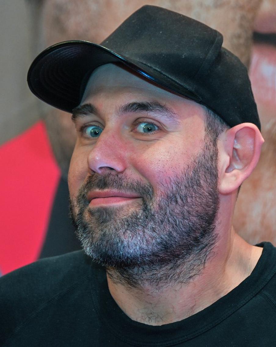 Прокуратура потребовала завести дело против Семёна Слепакова. Прокуратура Москвы направила в Следственный комитет материалы проверки в отношении гражданина Семёна Слепакова, признанного Министерством юстиции иностранным агентом. В этом документе содержится просьба возбудить уголовное дело. Основанием для такого решения послужило неоднократное нарушение Слепаковым порядка деятельности иностранного агента