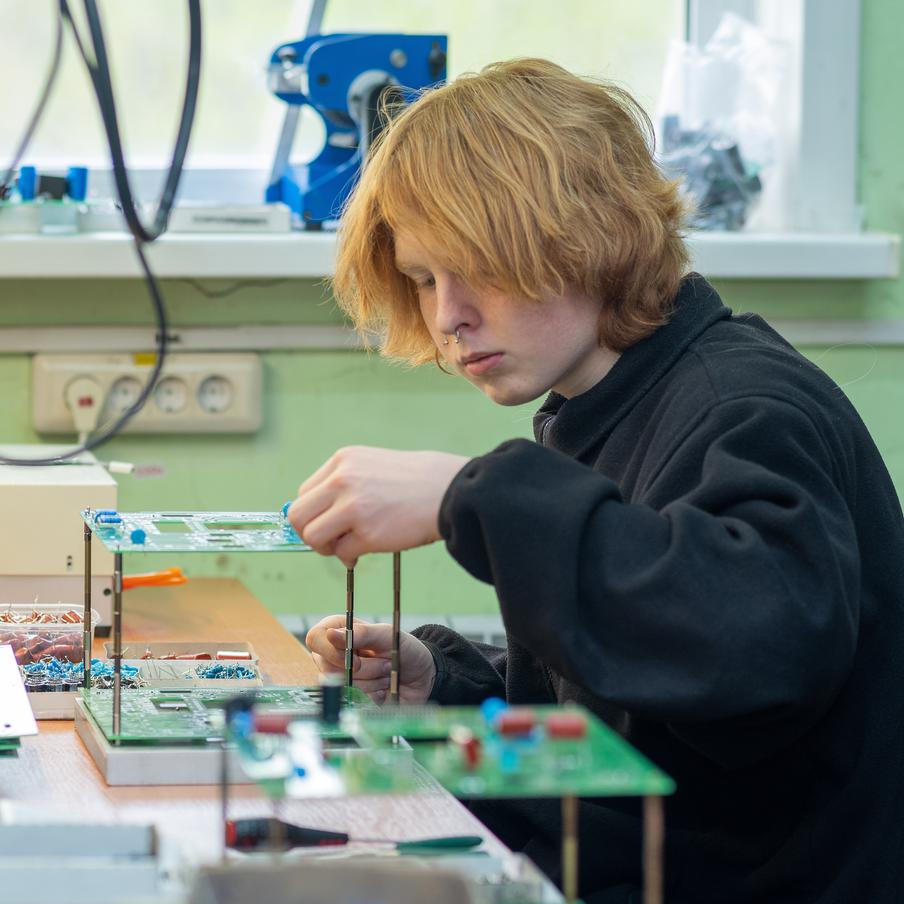 Глава Минтруда заявил об отсутствии планов повысить пенсионный возраст. Вопреки дискуссиям о нехватке квалифицированных кадров, правительство Российской Федерации не рассматривает возможность повышения пенсионного возраста. Об этом заявил Антон Котяков, министр труда, в интервью журналу "Эксперт"