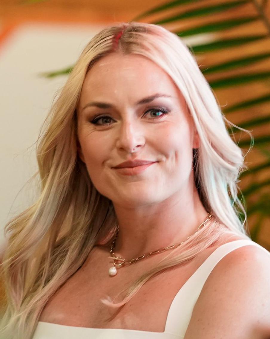 Линдси Вонн перенесла две операции после падения на Олимпиаде. Американская горнолыжница Линдси Вонн, получившая перелом ноги во время соревнований по скоростному спуску на Олимпийских играх в Италии, перенесла две операции. Об этом сообщает агентство Reuters. Олимпийская чемпионка Ванкувера-2010 продолжает лечение в госпитале в Тревизо