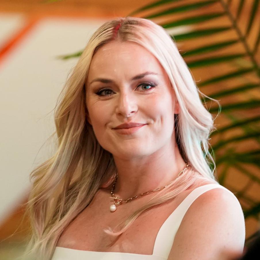 Линдси Вонн перенесла две операции после падения на Олимпиаде. Американская горнолыжница Линдси Вонн, получившая перелом ноги во время соревнований по скоростному спуску на Олимпийских играх в Италии, перенесла две операции. Об этом сообщает агентство Reuters. Олимпийская чемпионка Ванкувера-2010 продолжает лечение в госпитале в Тревизо