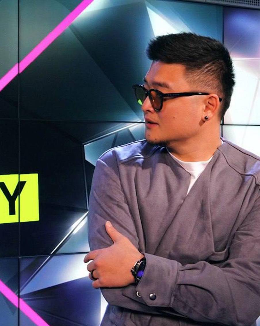 "Меня воспитал магнитофон": Анатолий Цой поделился воспоминаниями из детства