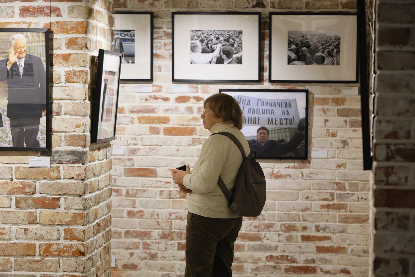 К бывшим президентам можно относиться по-разному, но они уже стали частью истории.