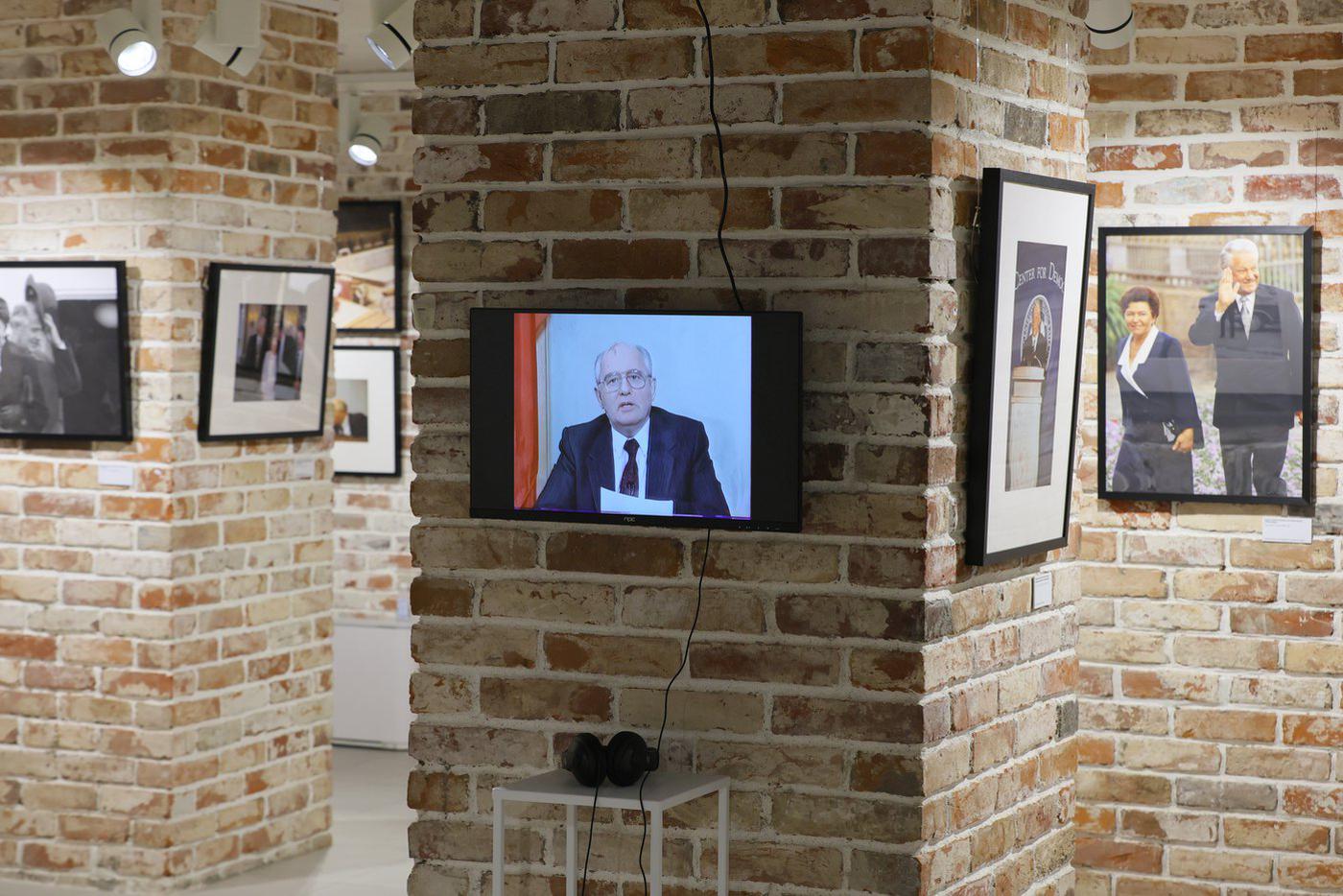 Каждый из посетителей открыл для себя "своих" Горбачёва и Ельцина.