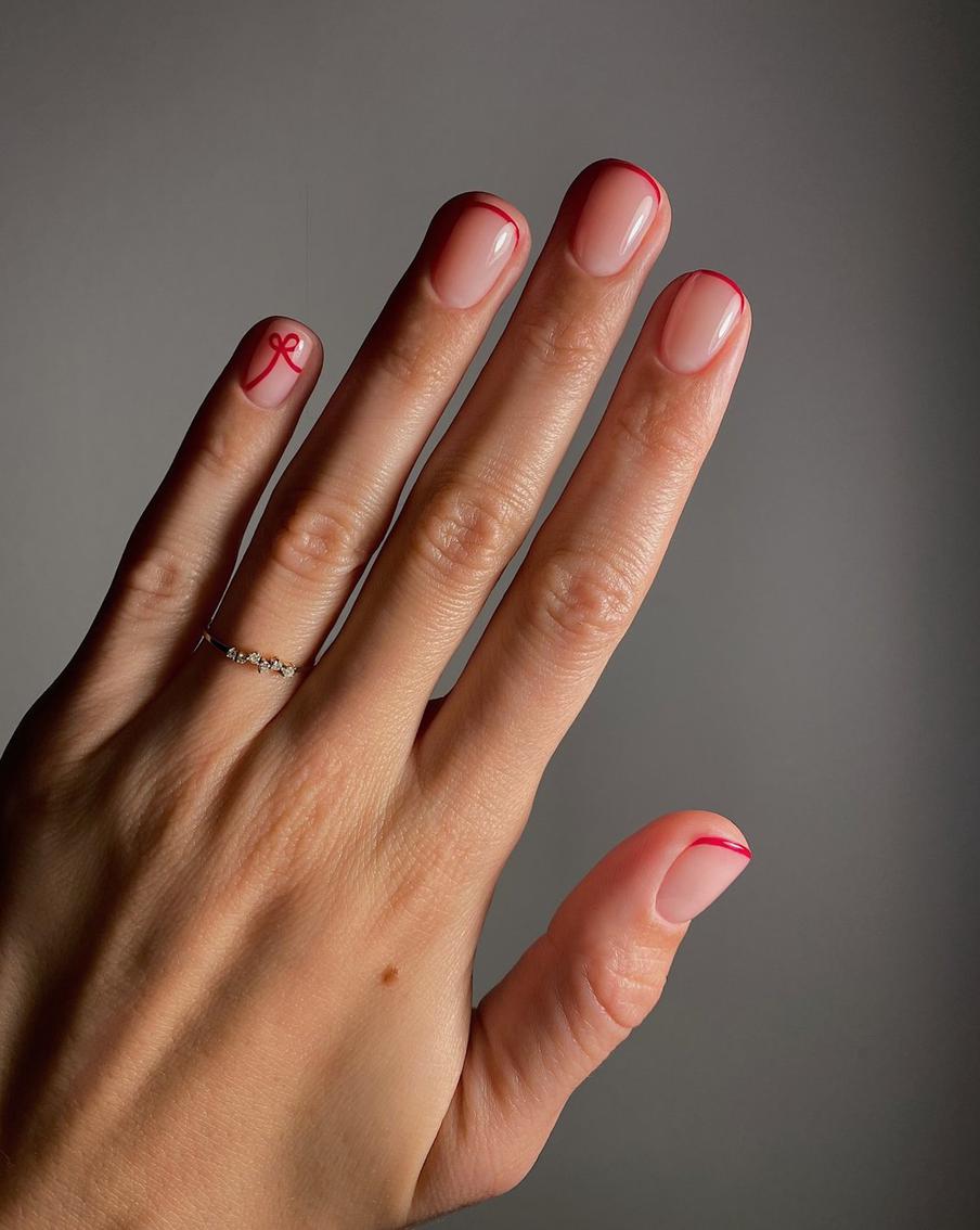 Французский маникюр с праздничным настроением.