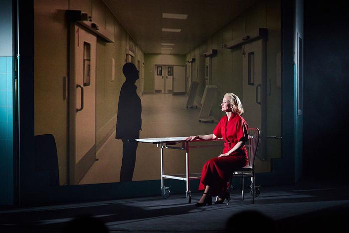 "Маленькие супружеские преступления". Смотрим спектакль в Театре сатиры