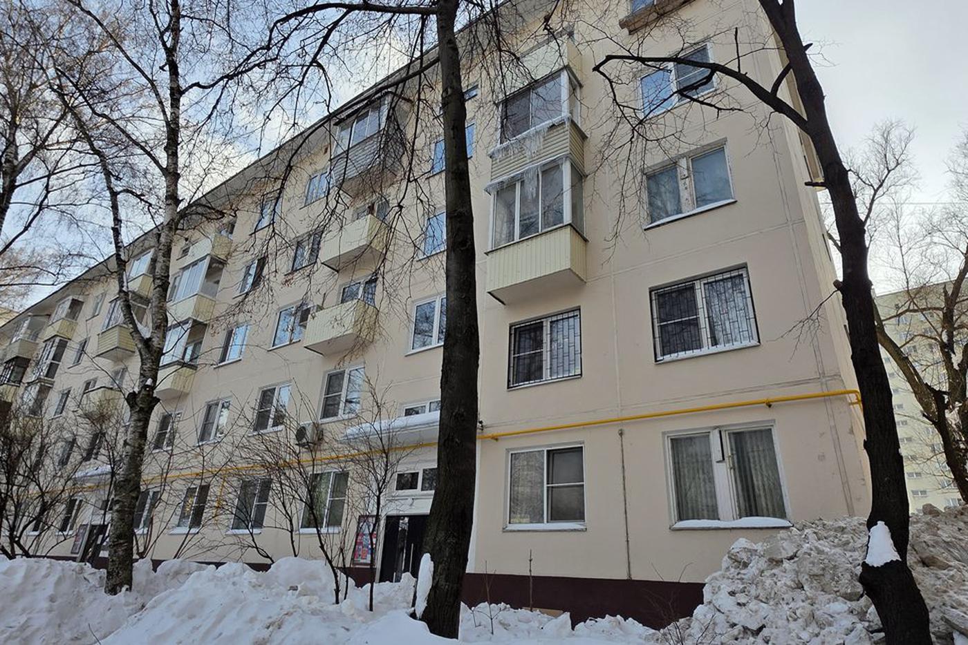 В этом доме теперь зарегистрирована Лариса Долина.