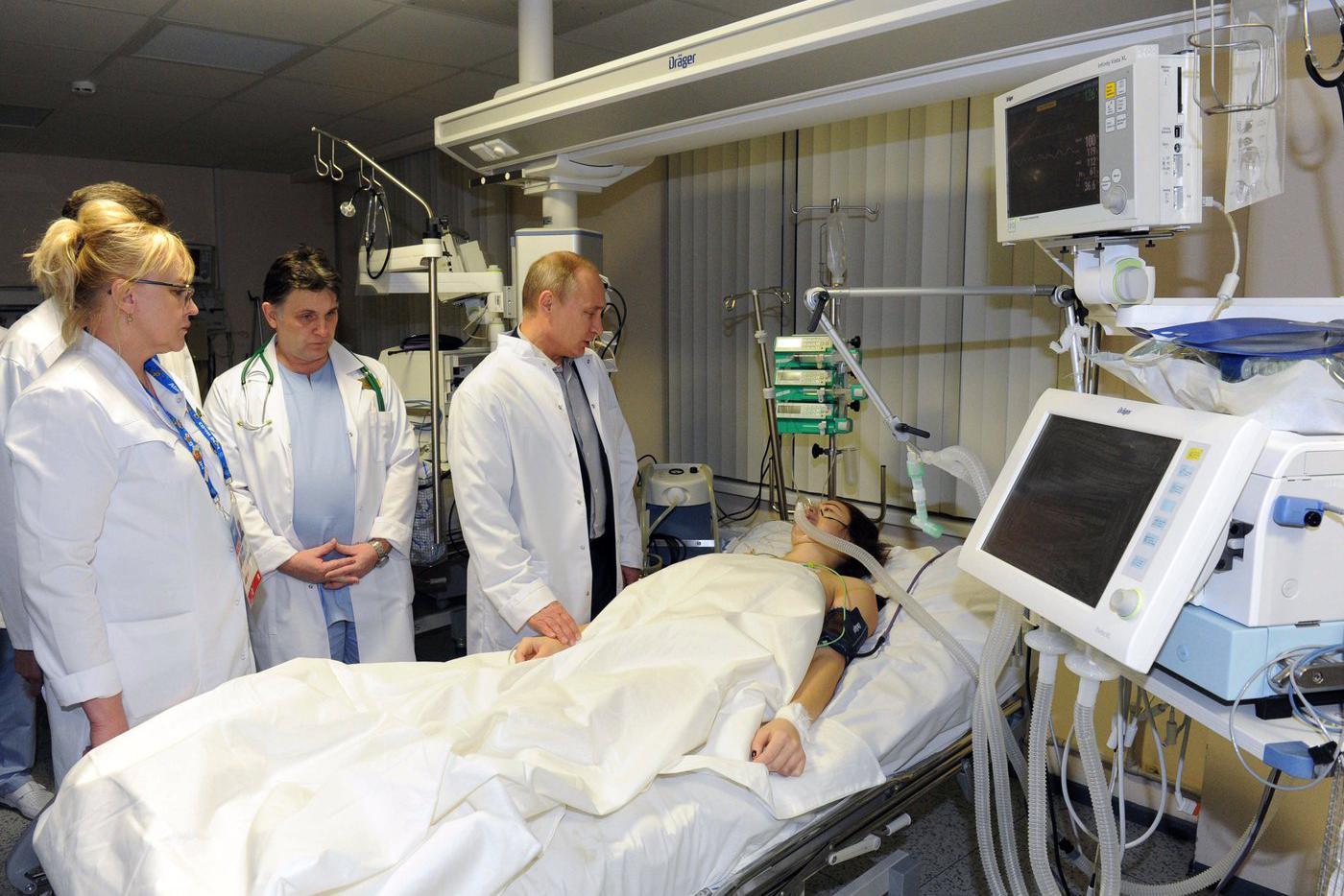 В палату к Комиссаровой приходил и президент России Владимир Путин.