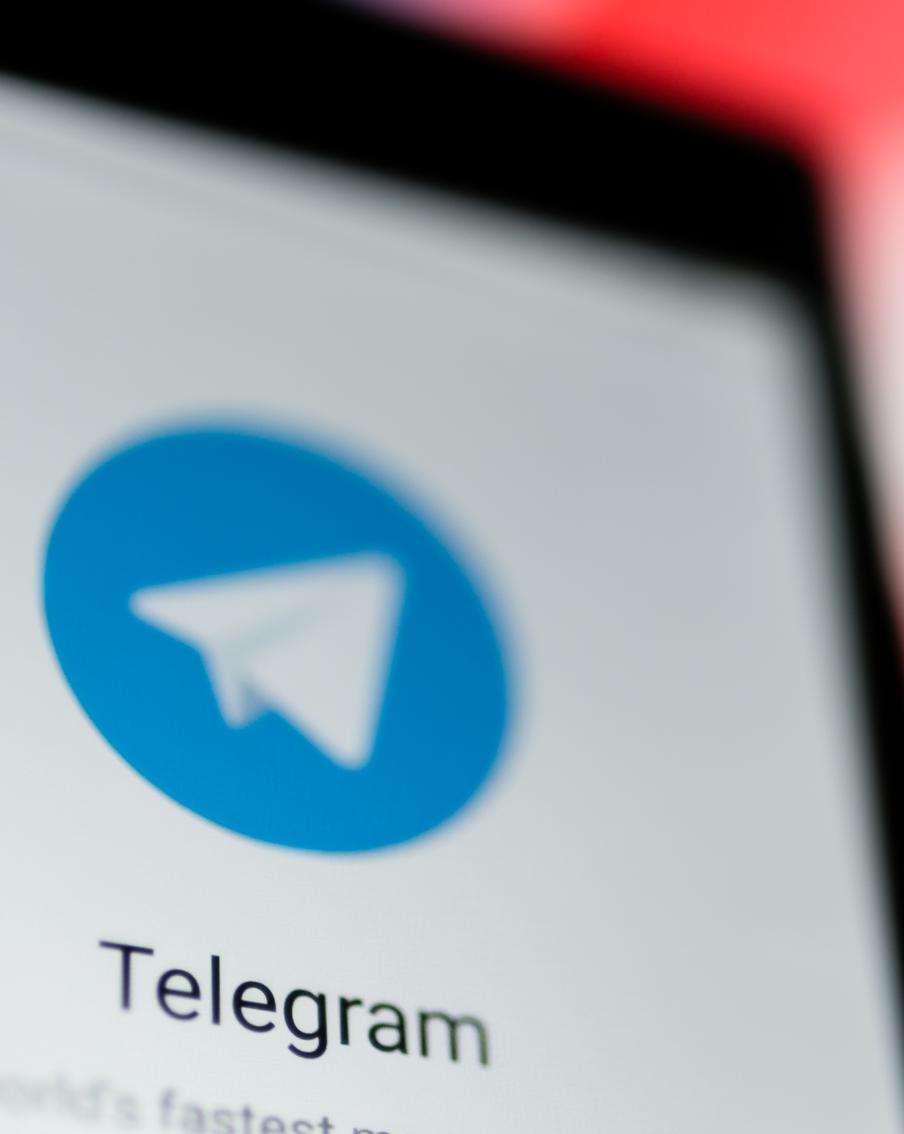 Песков прокомментировал замедление работы Telegram в России. Пресс-секретарь президента Российской Федерации Дмитрий Песков заявил, что решение о частичной блокировке Telegram в России было принято из-за невыполнения компанией требований российского законодательства