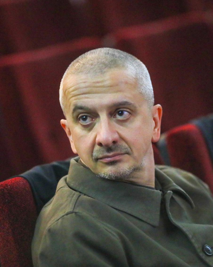 Богомолов попросил Минкультуры об уходе с поста и.о. ректора Школы-студии МХАТ. Константин Богомолов, исполняющий обязанности ректора Школы-студии МХАТ, официально обратился к министру культуры с просьбой освободить его от этой должности. В своём заявлении, опубликованном в телеграм-канале, Богомолов пожелал школе и её руководству успехов и терпения