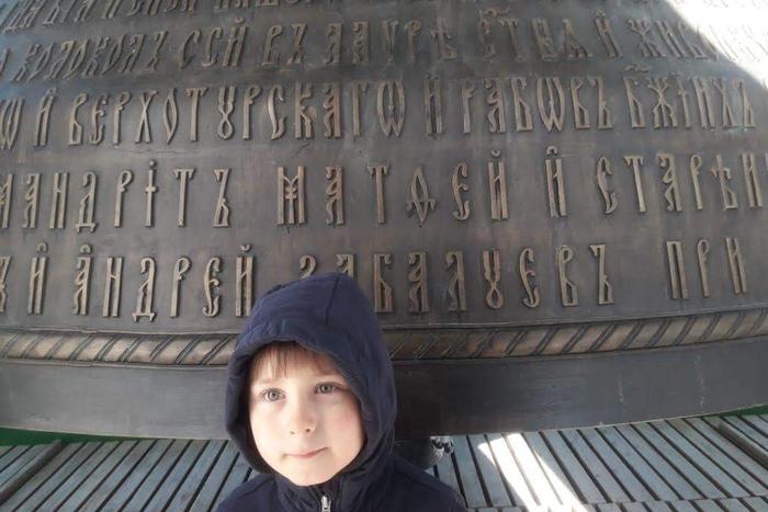 Бил в колокола Троице-Сергиевой Лавры: школьник-звонарь творит чудеса