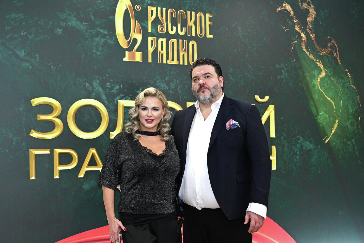 Анна Семенович с возлюбленным Денисом на Церемонии вручения национальной музыкальной премии "Золотой Граммофон".